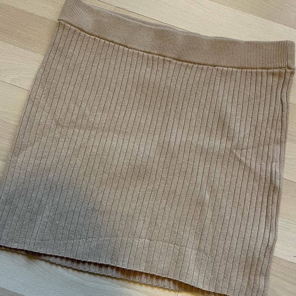 New never worn Abercrombie and Fitch skirt Large